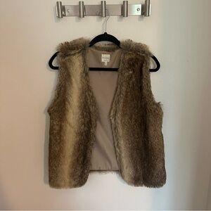 Ellison Faux Fur Vest in Taupe